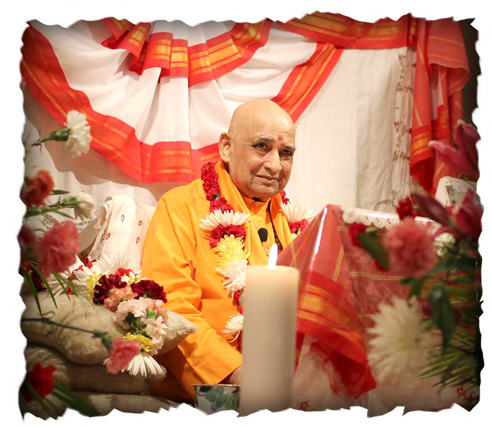 Swami Jyotirmayananda in satsang